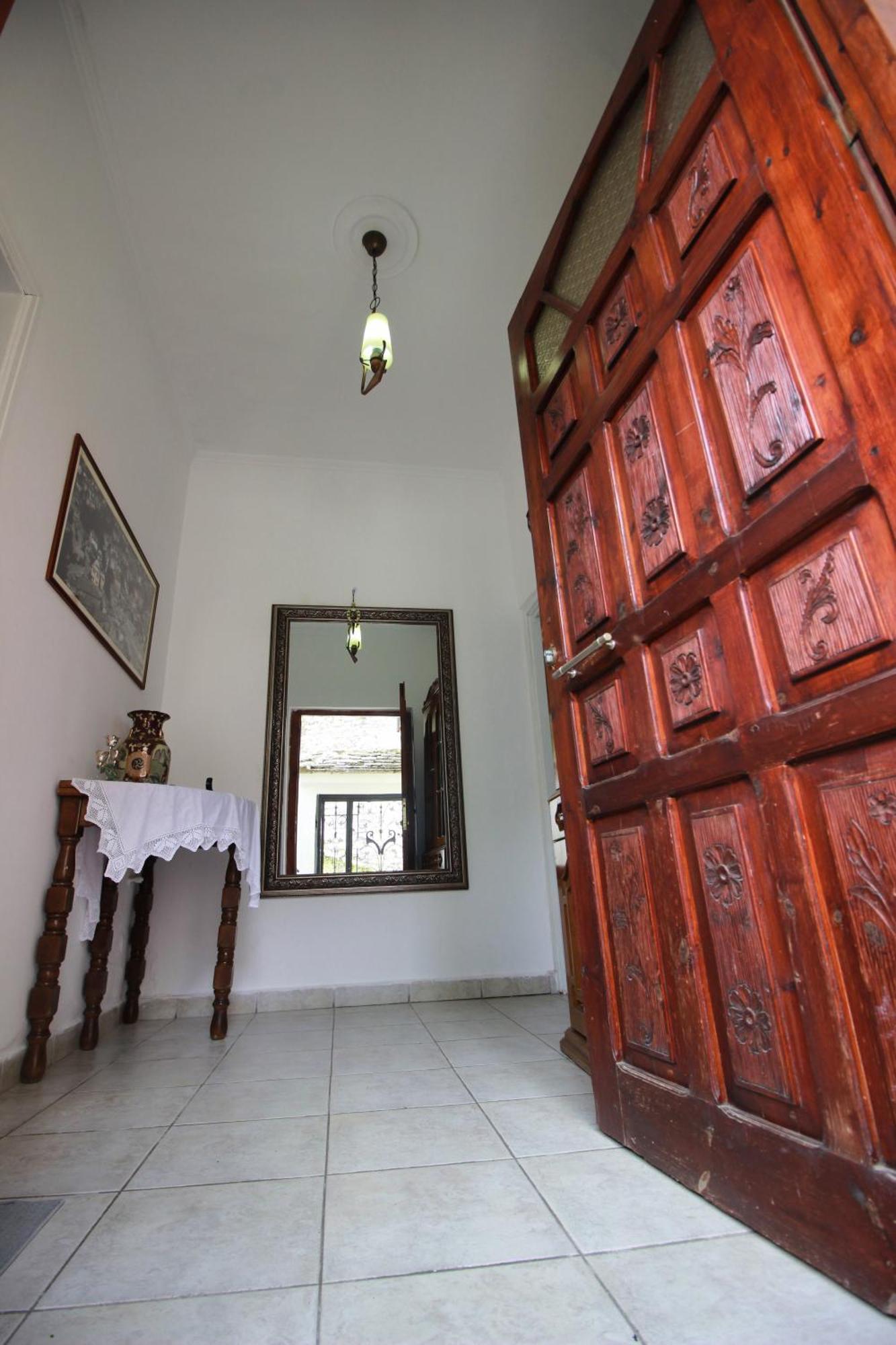 Emblematic House Apartment 2 Gjirokastër Eksteriør billede
