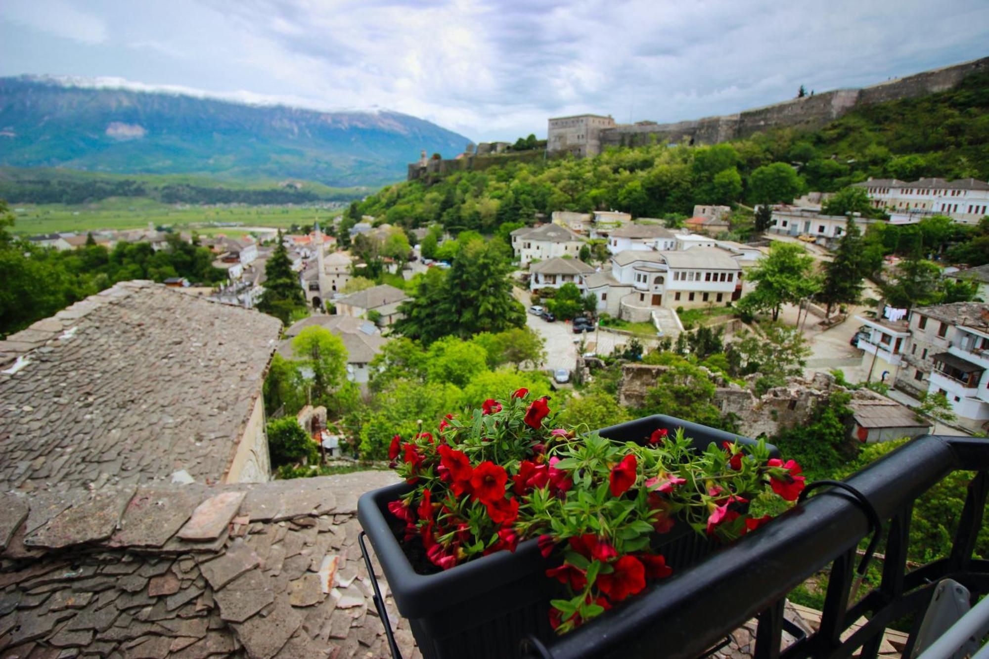 Emblematic House Apartment 2 Gjirokastër Eksteriør billede